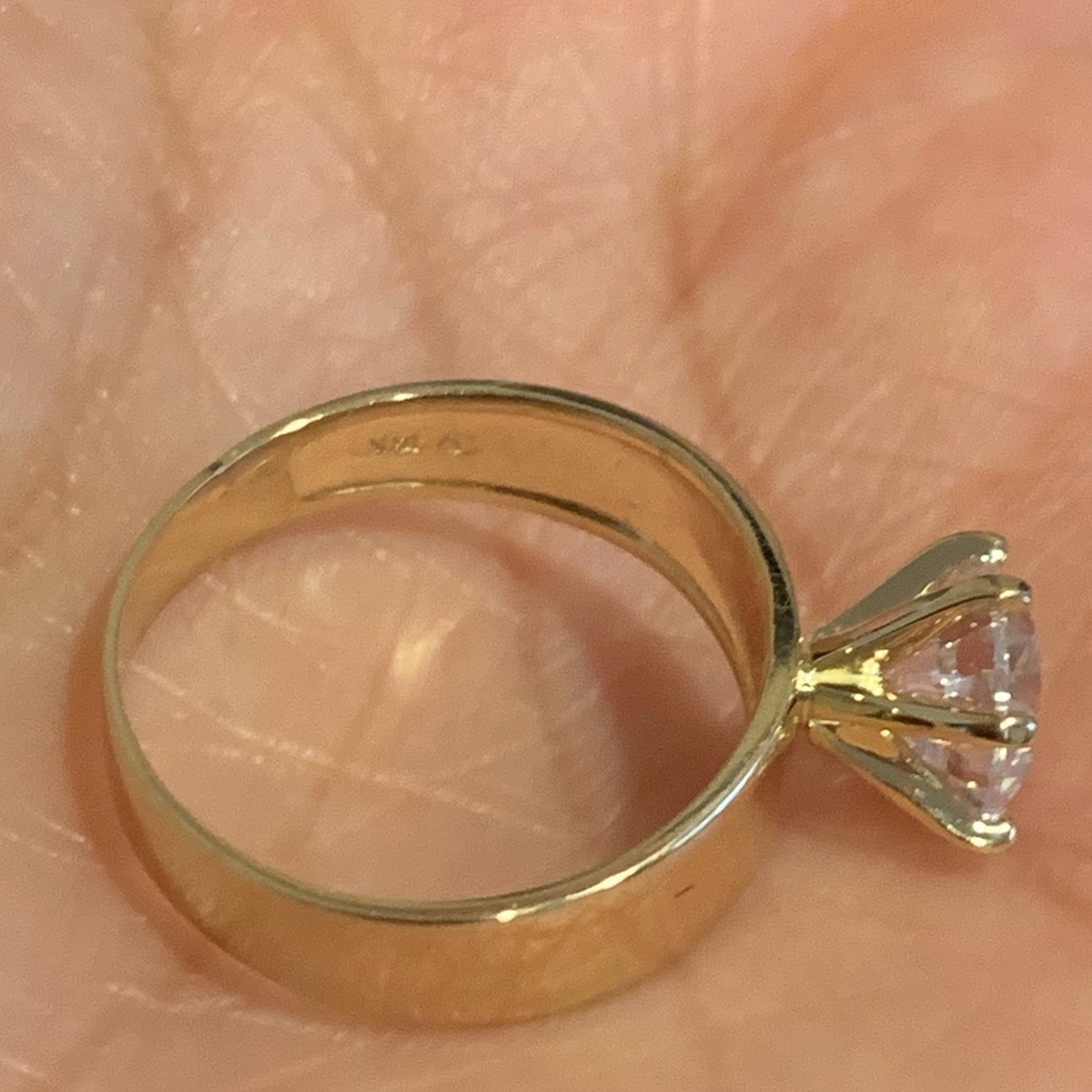 1.5ct Solitaire Yellow Gold Engagement Ring - Picture 2 of 8